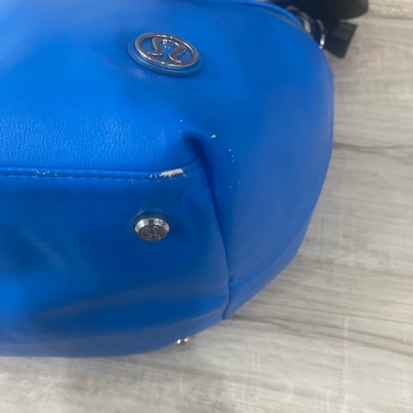 Lululemon Large Gym/ overnight bag - Picture 10 of 15